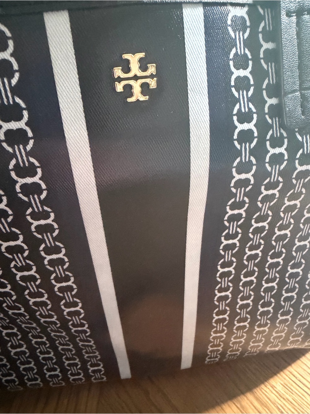 Tory Burch Gemini Link Black Logo-Print Tote Bag - Picture 2 of 5